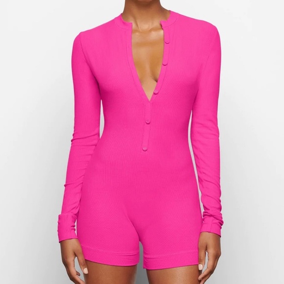 SKIMS Other - SKIMS SOFT LOUNGE BUTTON UP HENLEY ONESIE